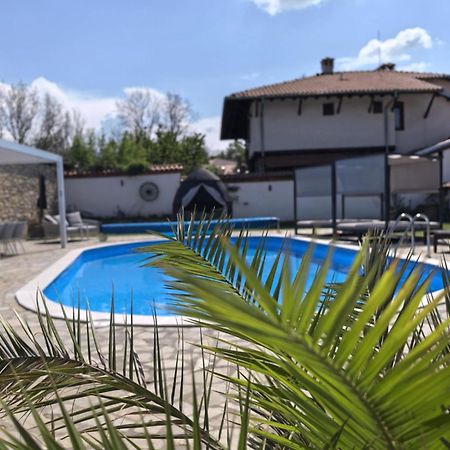 Angliiska Vila アルバナシ エクステリア 写真