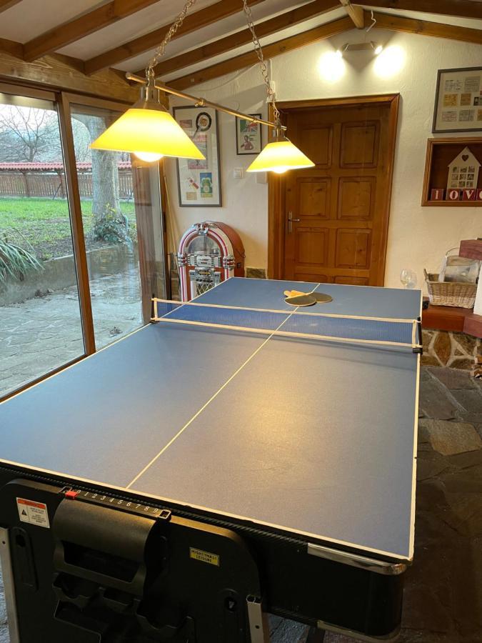 Angliiska Vila アルバナシ エクステリア 写真