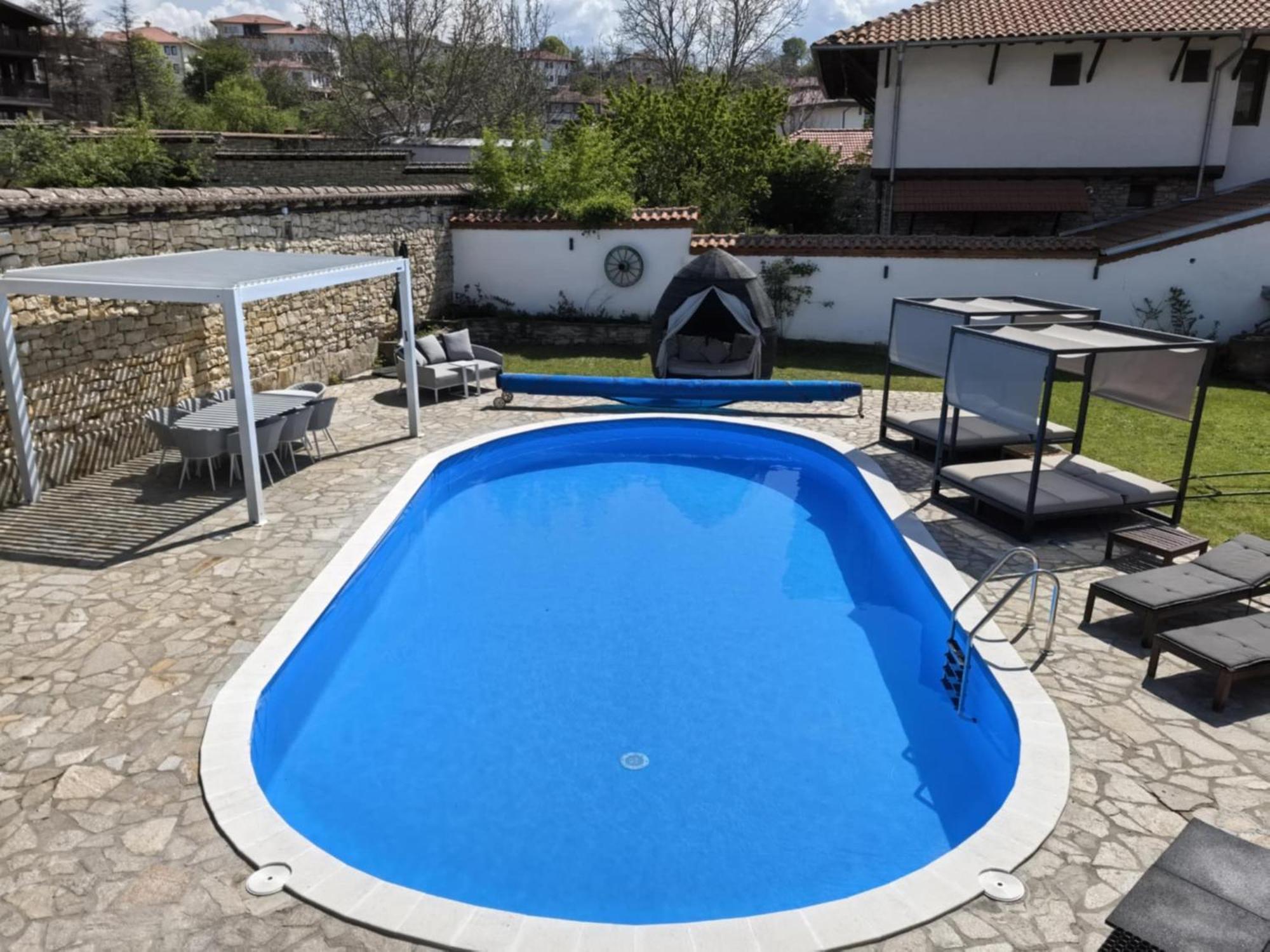 Angliiska Vila アルバナシ エクステリア 写真